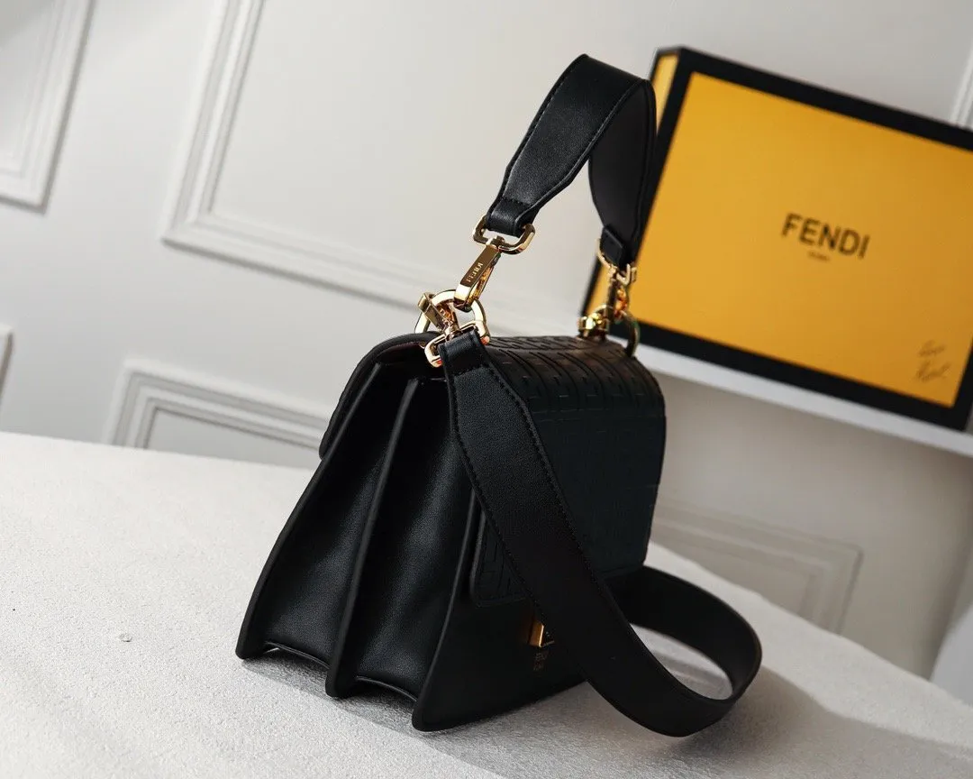 EN   Designer bags by Fendi 070