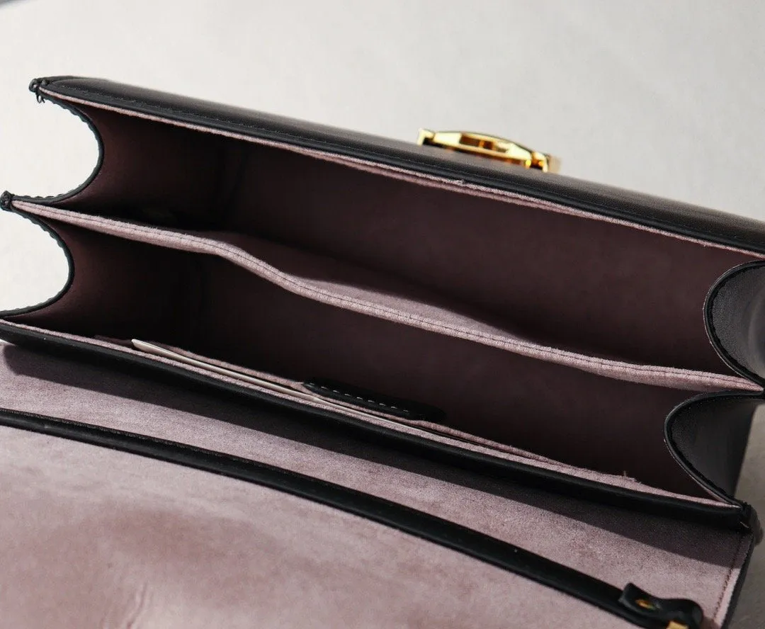 EN   Designer bags by Fendi 070